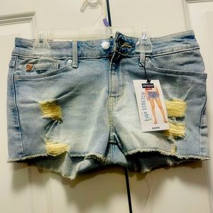 Denizen Levi’s Jean shorts
